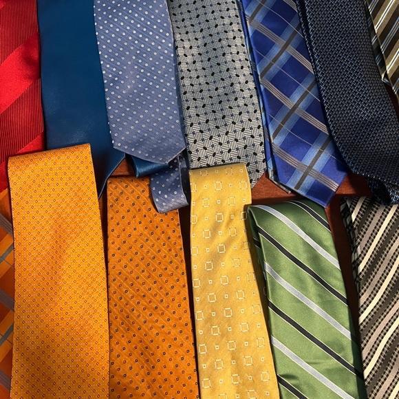 Bundle of 20 men’s ties. All different colors. some skinny some regular. - Picture 3 of 5